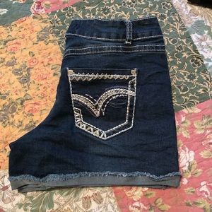 Size 6 woman’s shorts